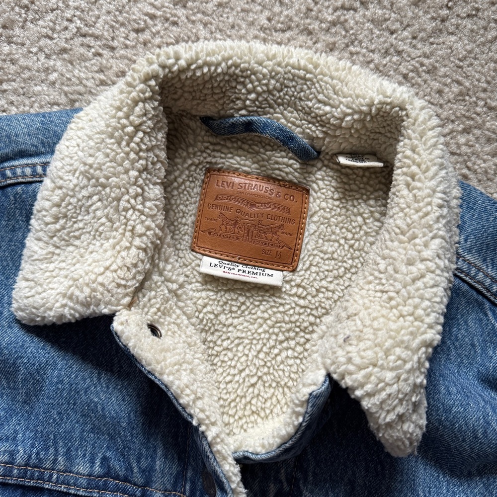 Levi’s Original Sherpa Trucker Denim Jacket, Medium Wash, Size Medium
